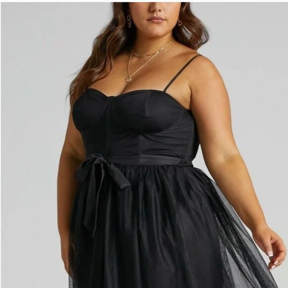 Showpo At the Altar black corset maxi dress 14 - Picture 2 of 13